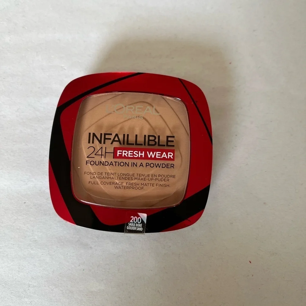 L'Oreal Infallible 24H Fresh Wear Foundation in a Powder - Red and Black 200